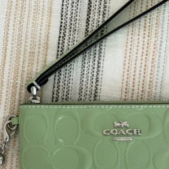 NWT Coach Zip Around Wristlet Wallet Signature w/ Heart Charm Spring Beautiful - Picture 3 of 6